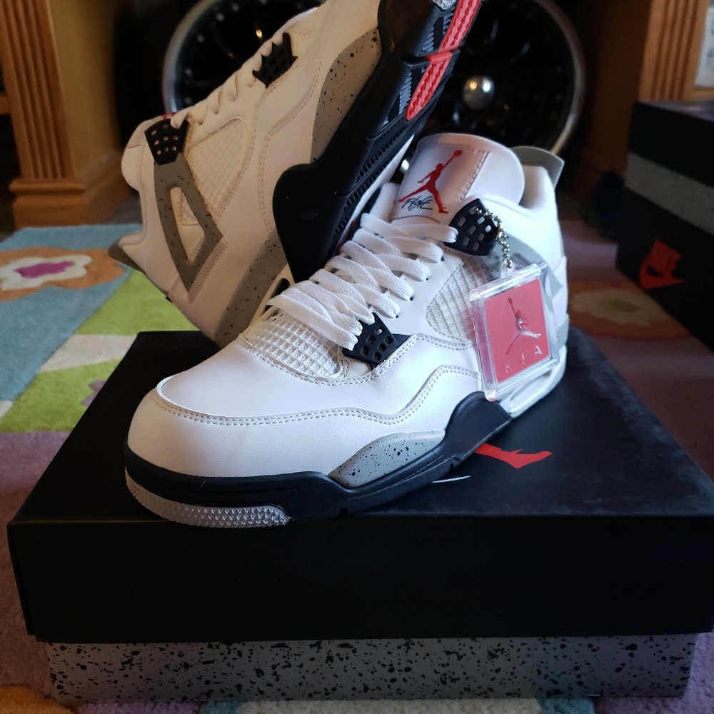 Air Jordan 4 Retro Cement